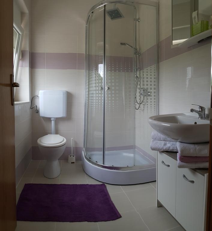 House Delic Hotel Vrhovine Ngoại thất bức ảnh