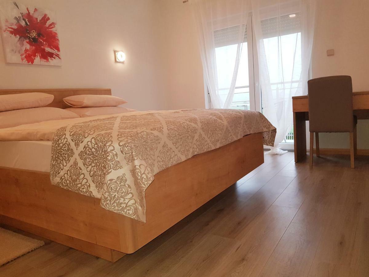 House Delic Hotel Vrhovine Ngoại thất bức ảnh